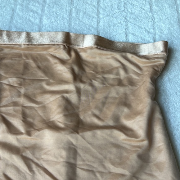 SKIMS Barely There Hi-Waist Sort w/Open Gusset - Picture 3 of 7